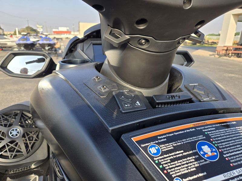 2025 Yamaha FX CRUISER SVHO WAUDIO BLACK Image 18