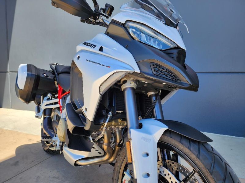 New 2024 Ducati MULTISTRADA V4 S TRAVEL & RADAR SPOKED WHEELS - DEMO Image 19