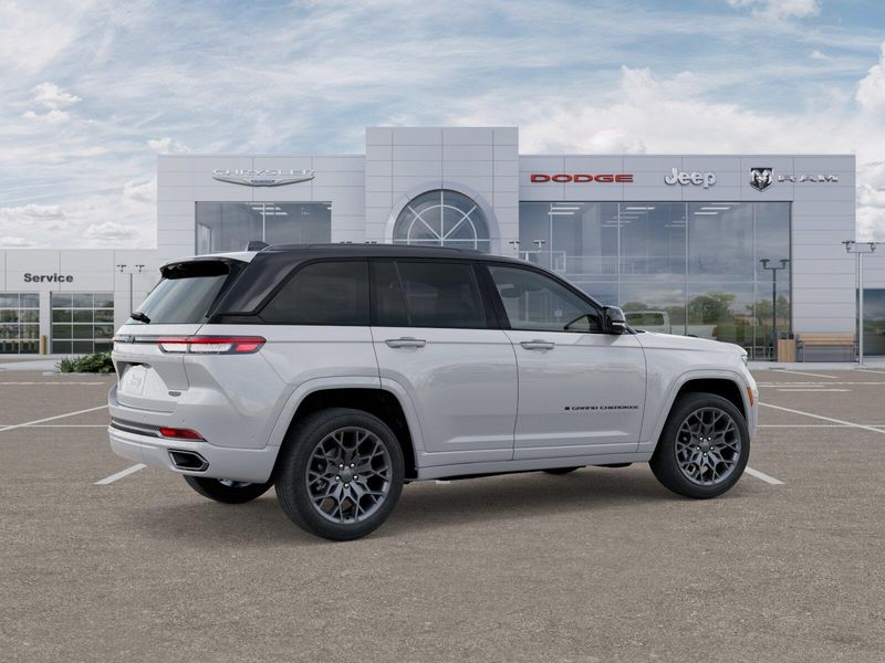 New 2025 Jeep Grand Cherokee Summit Reserve 4x4Image 2