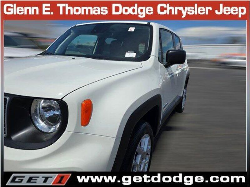 2023 Jeep Renegade Latitude Upland photo 3