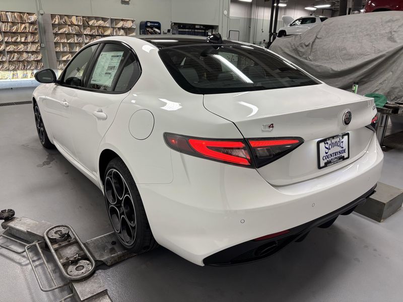 New 2025 Alfa Romeo Giulia AwdImage 6