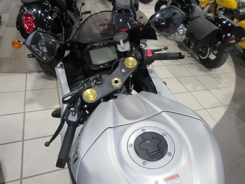 USED 2025 SUZUKI GSX-R1000 Image 12