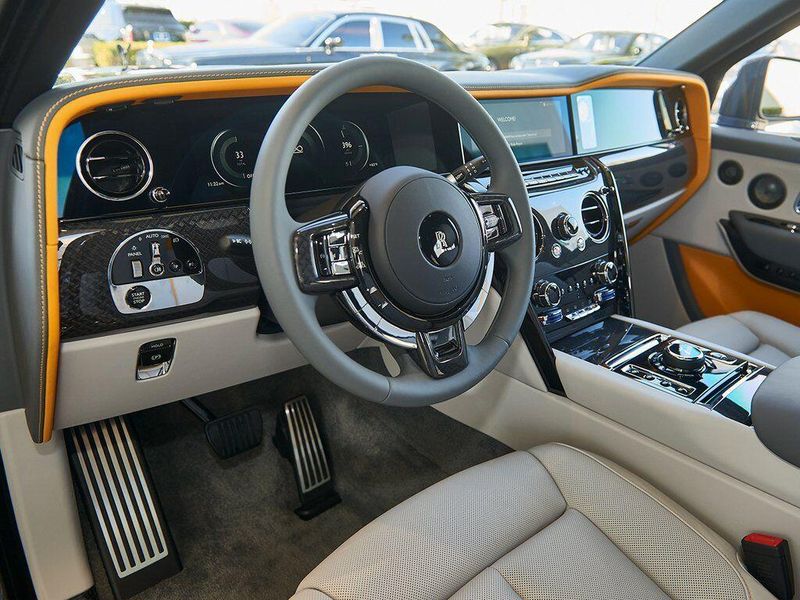 New 2026 Rolls-Royce Cullinan Black BadgeImage 12