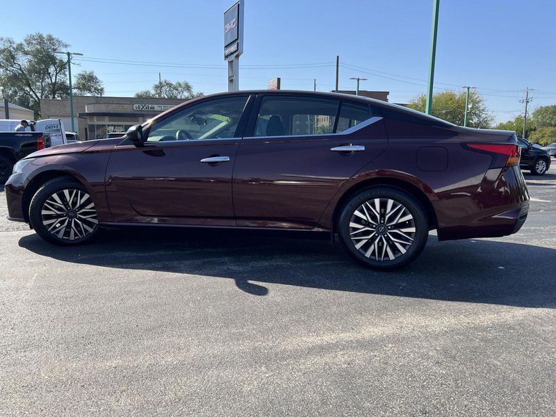 2024 Nissan Altima 2.5 SV photo 4