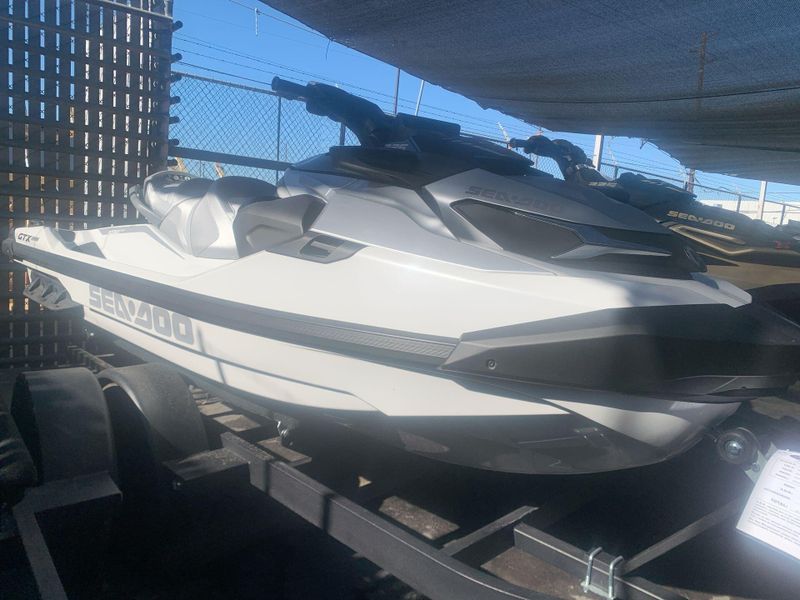New 2025 Sea-Doo GTX LIMITED 325 (SOUND SYSTEM) Image 15