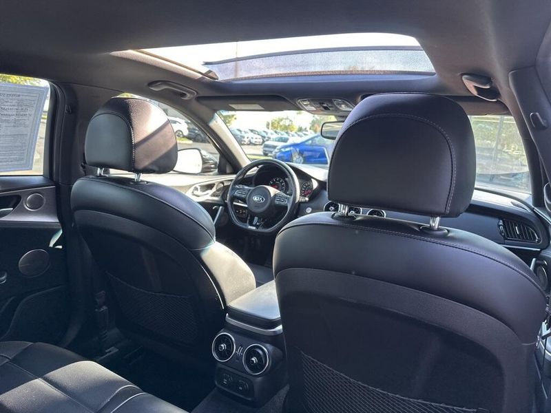 2020 Kia Stinger GT2 photo 16