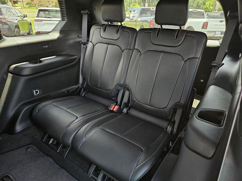 2025 Jeep Grand Cherokee L Limited 4x4Image 27