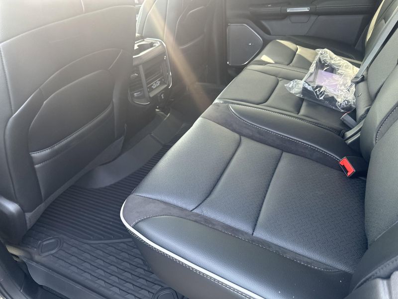 New 2025 RAM 1500 LaramieImage 15