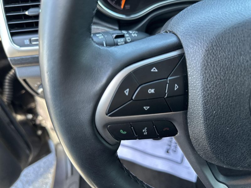 Used 2018 Jeep Grand Cherokee Laredo EImage 21
