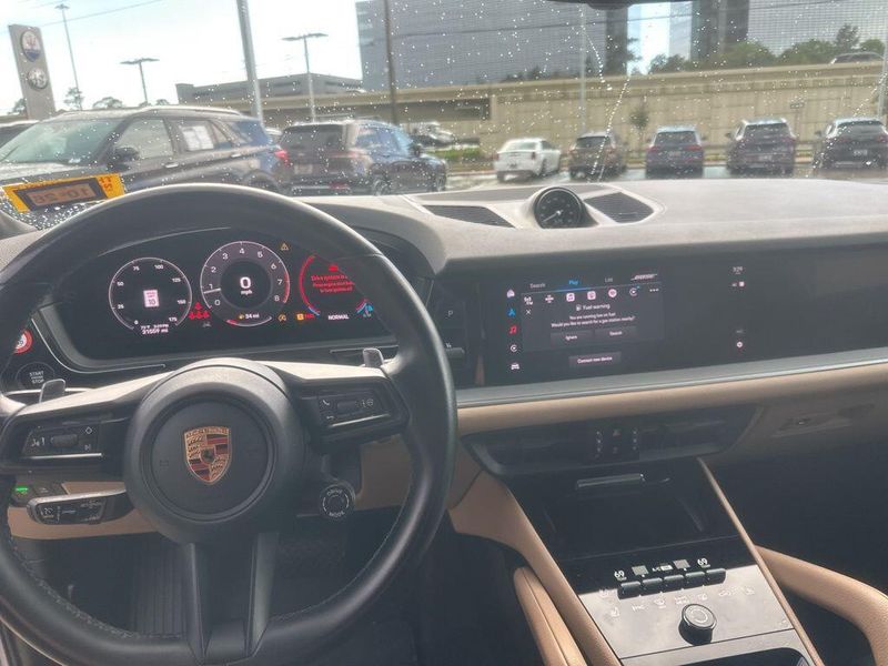 Used 2024 Porsche Cayenne Coupe BaseImage 10