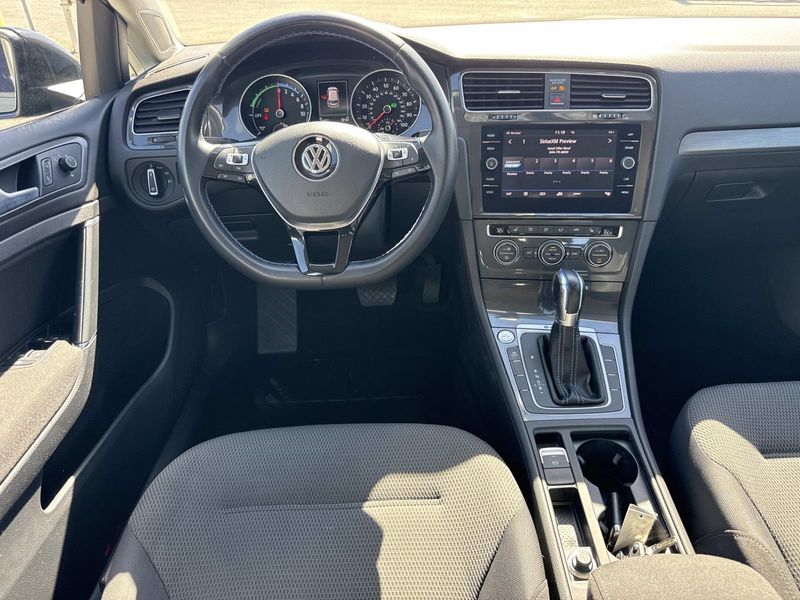 Used 2018 Volkswagen e-Golf 4-Door SE