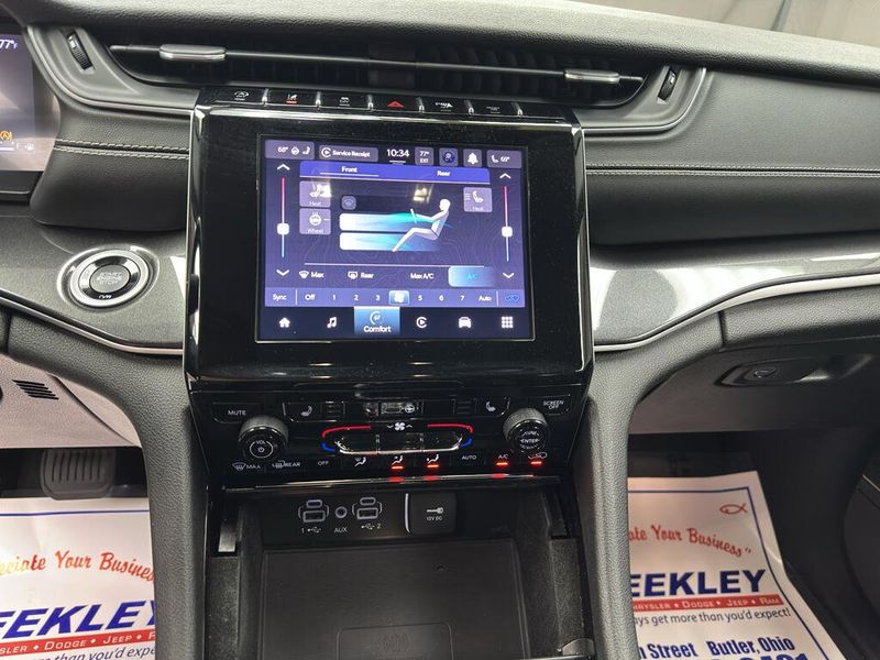 Used 2022 Jeep Grand Cherokee L LaredoImage 7