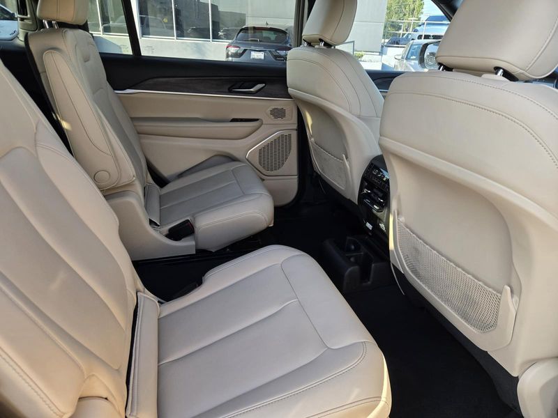 Used 2023 Jeep Grand Cherokee L Limited 4x2