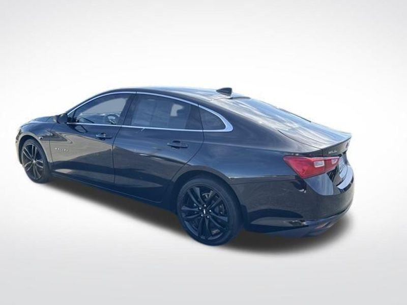 2022 Chevrolet Malibu LS photo 3