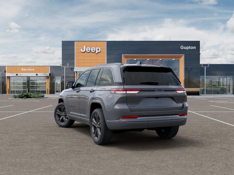 New 2027 Jeep Grand Cherokee Limited Reserve 4x4Image 3