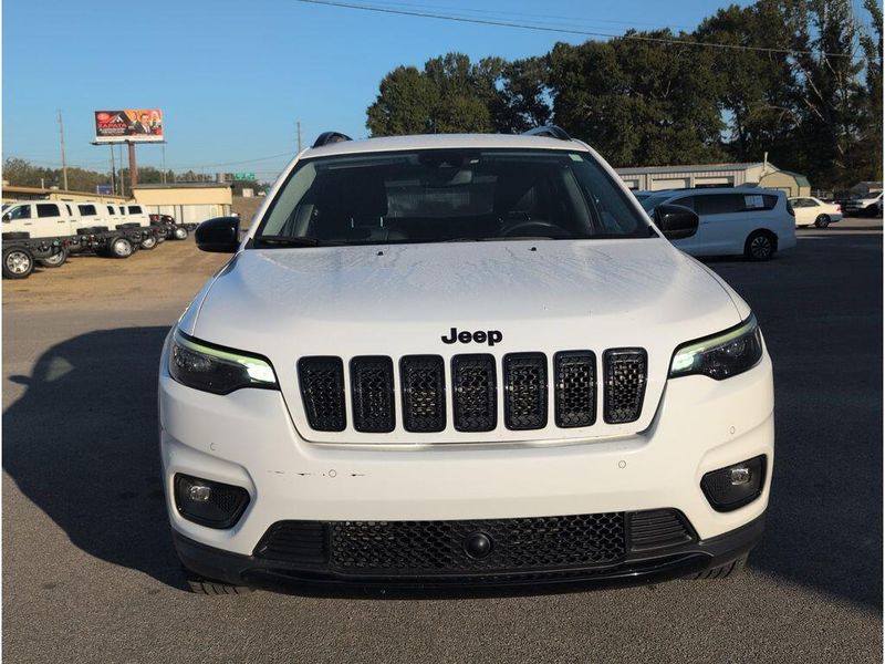 Used 2023 Jeep Cherokee Altitude LuxImage 8