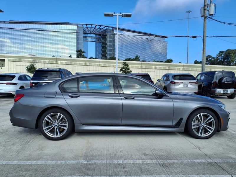 2017 BMW 750i 750iImage 12