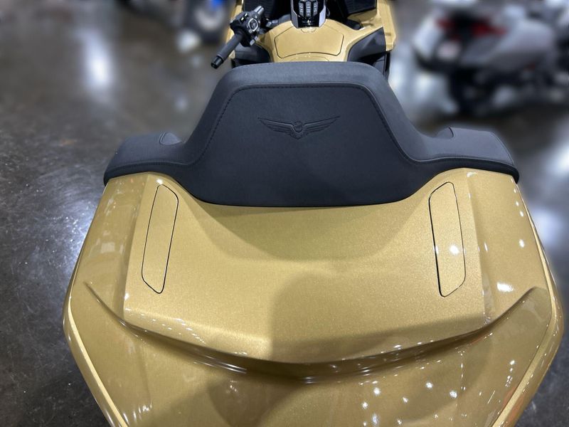 2025 Honda GOLDWING TOUR DCT Image 13