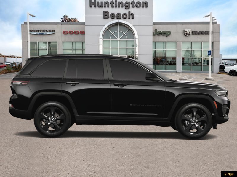 2025 Jeep Grand Cherokee Altitude X 4x4Image 9