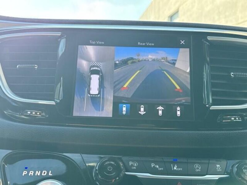 2019 Chrysler Pacifica Touring L photo 16