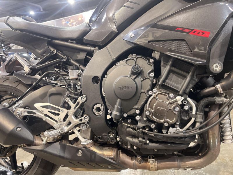 Used 2017 Yamaha FZ-10 CA Image 22