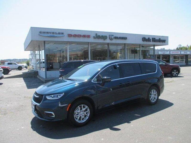 New 2025 Chrysler Pacifica SelectImage 31
