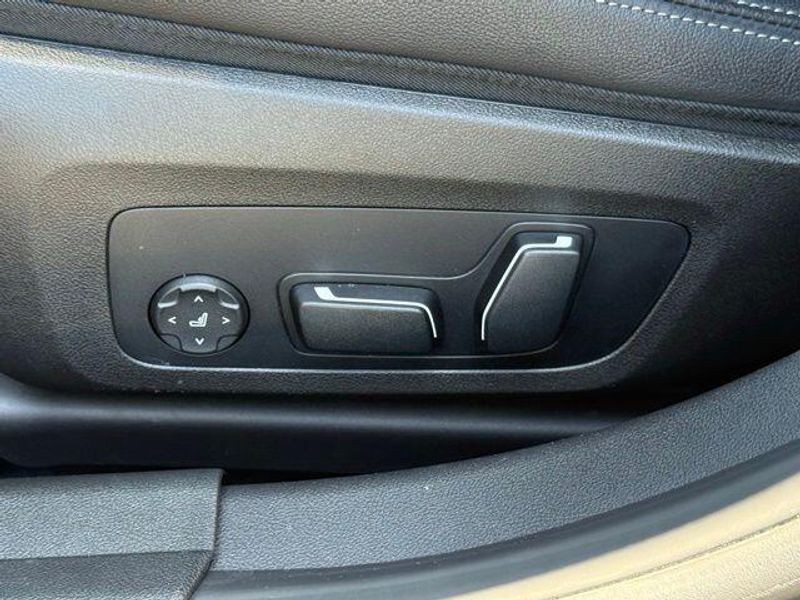 Used 2025 BMW 3 Series 330iImage 21