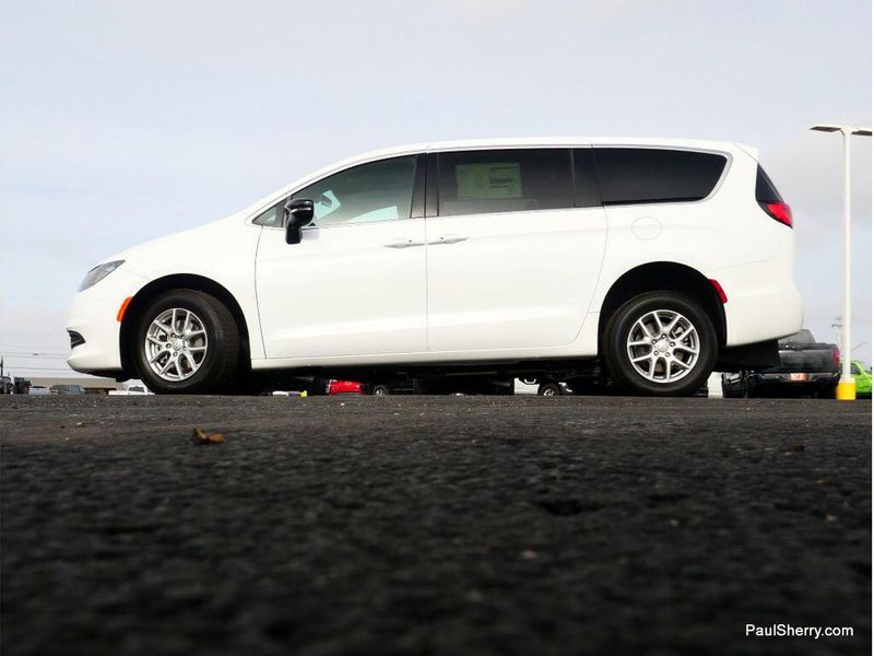 New 2026 Chrysler Voyager LX