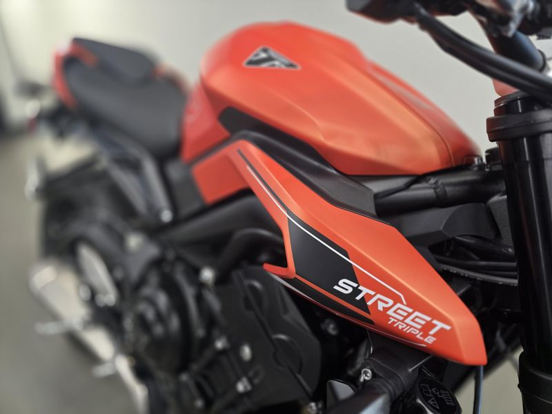 New 2025 Triumph STREET TRIPLE 765 R 