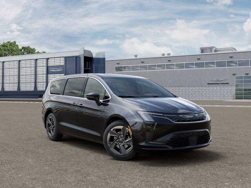 New 2027 Chrysler Pacifica LimitedImage 5