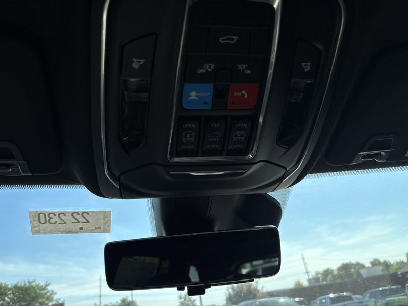 New 2025 Jeep Grand Cherokee Limited 4x4Image 29