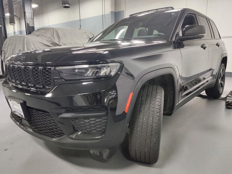 Used 2024 Jeep Grand Cherokee Altitude X 4X4 w/SunroofImage 13