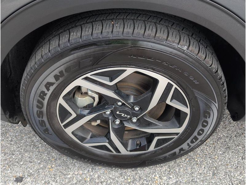Used 2024 Kia Sportage LXImage 9