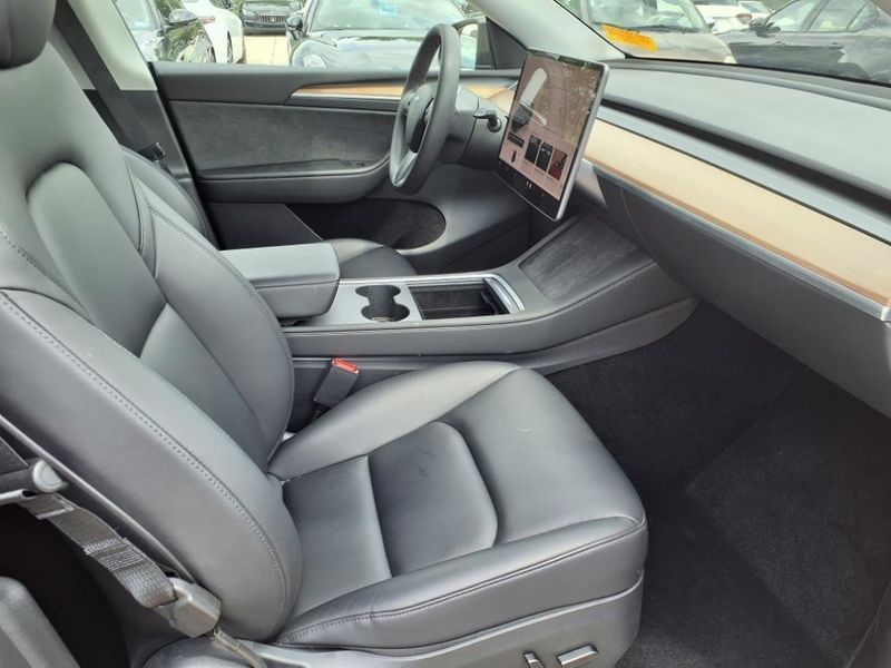 2023 Tesla Model Y Long RangeImage 10