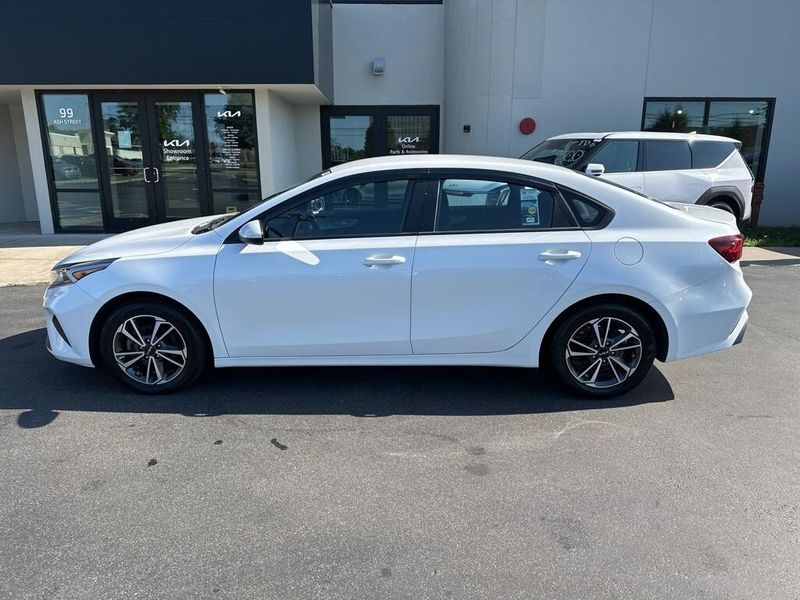 Used 2023 Kia Forte LXSImage 8