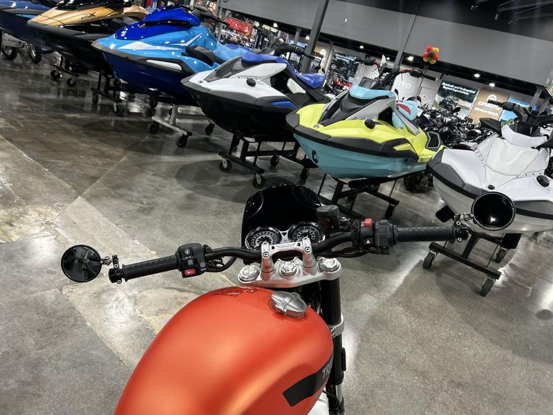 2023 Triumph SPEED TWIN 1200  in a MATTE BAJA ORANGE exterior color. Del Amo Motorsports of Redondo Beach (424) 390-7811 delamomotorsports.com 