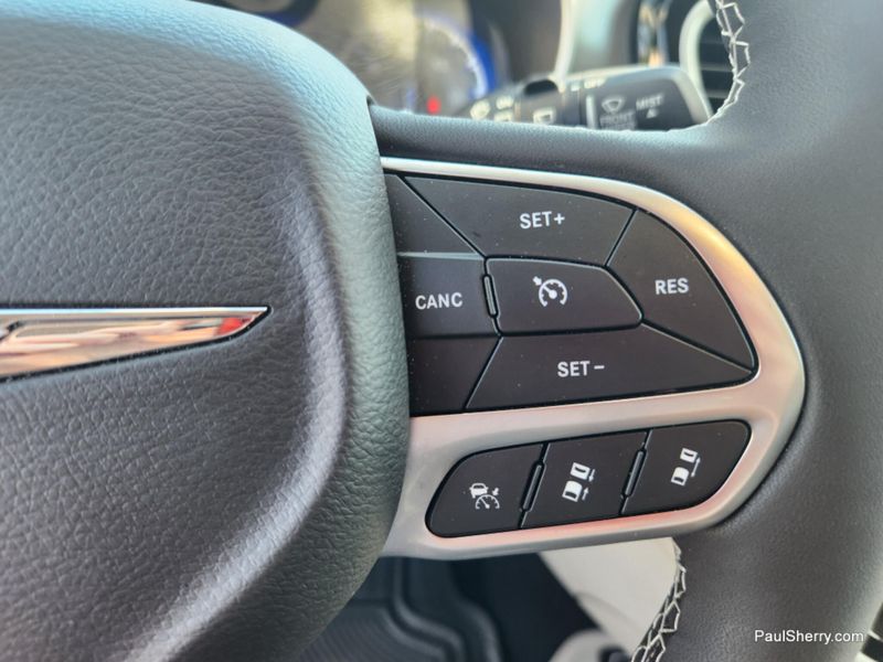 Used 2024 Chrysler Pacifica Touring L