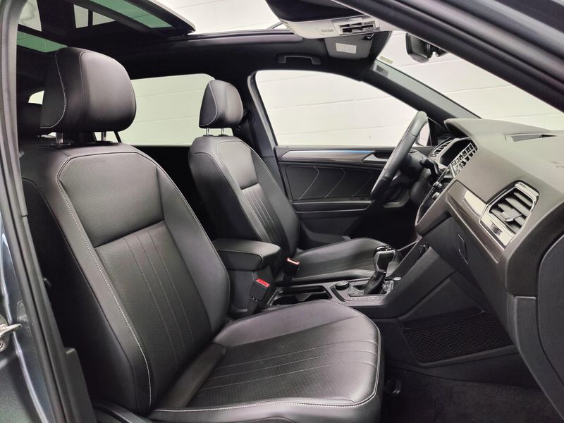 Used 2023 Volkswagen Tiguan SE R-Line Black AWD w/SunroofImage 5