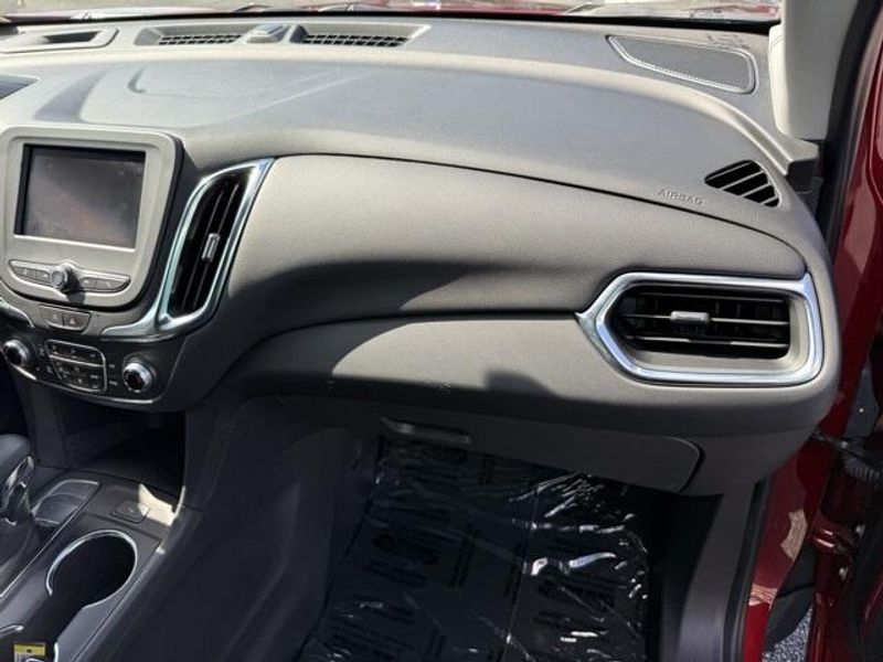 2024 Chevrolet Equinox LT photo 7