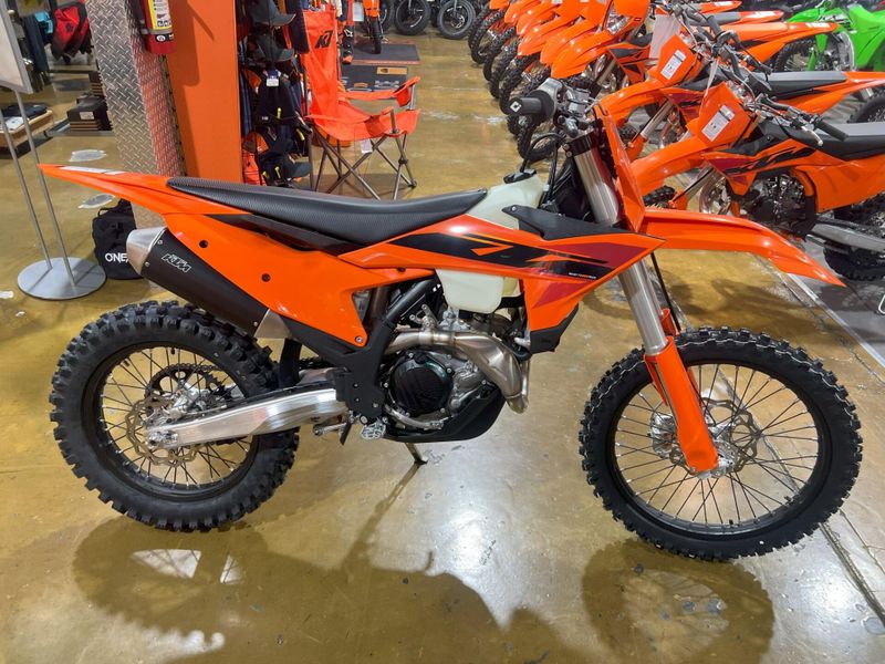 New 2025 KTM 450 SX-F Image 2