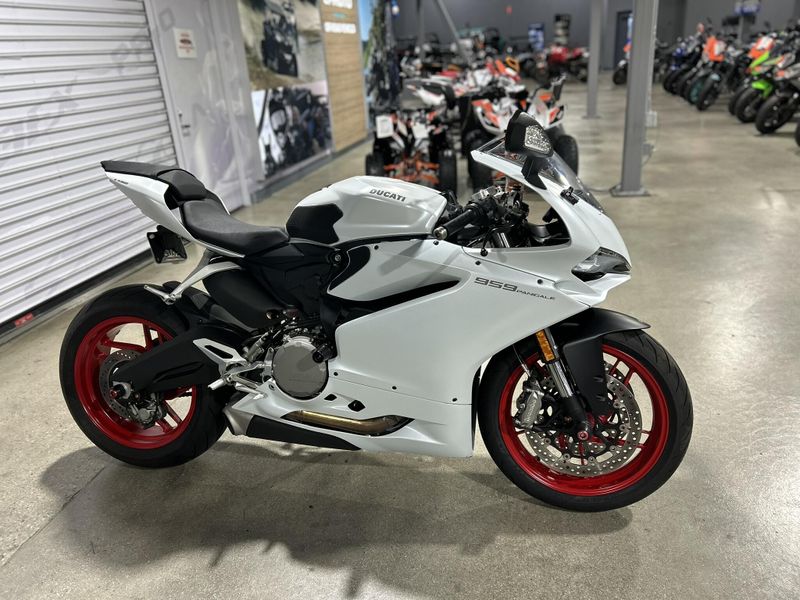 Used 2019 Ducati PANIGALE 959 Image 2