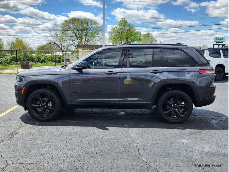 Used 2022 Jeep Grand Cherokee Altitude