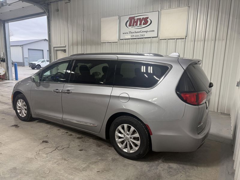 Used 2018 Chrysler Pacifica Touring LImage 13