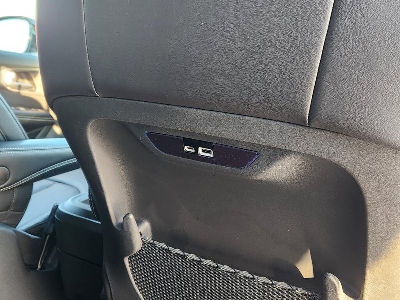 New 2026 Chrysler Pacifica Select