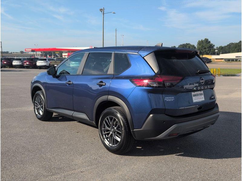 Used 2023 Nissan Rogue SImage 3