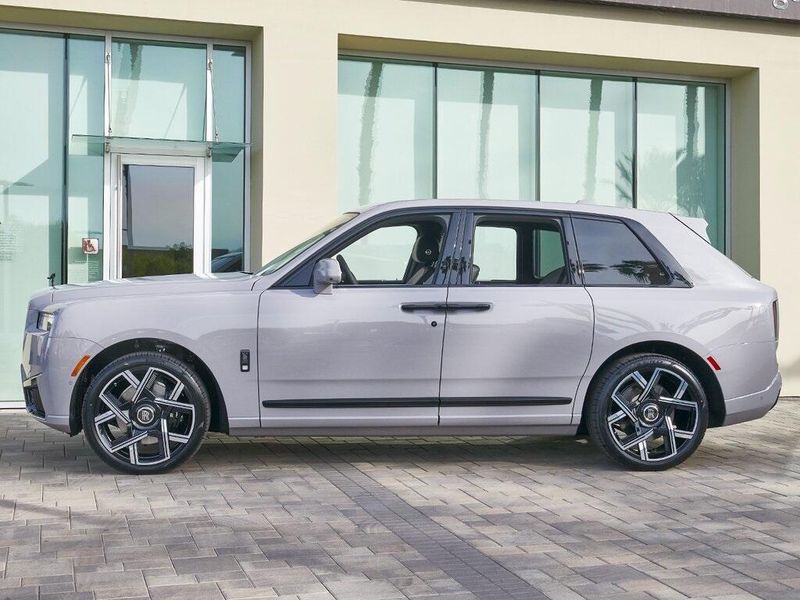 2025 Rolls-Royce Cullinan Image 3