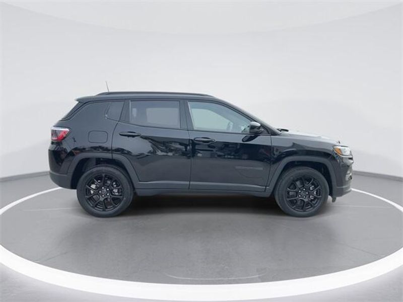 New 2026 Jeep Compass Latitude Altitude 4x4Image 9