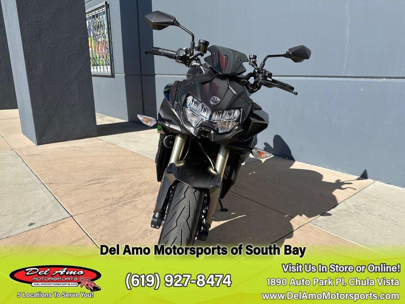 2024 Kawasaki ZR1000LRFNL-GY2  in a METALLIC MATTE GRAPHENESTEEL GRAY/EBONY/MIRROR CoatED BLACK exterior color. Del Amo Motorsports of South Bay (619) 547-1937 delamomotorsports.com 