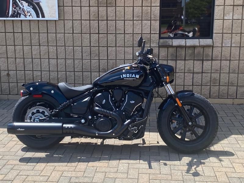 2025 Indian Motorcycle SCOUT BOBBER BLACK METALLIC Image 2