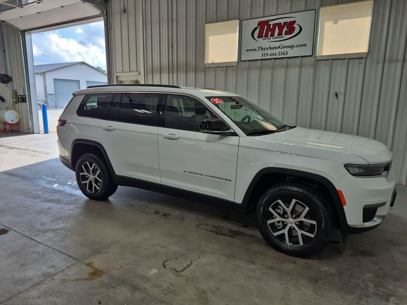 New 2025 Jeep Grand Cherokee L Limited 4x4Image 2